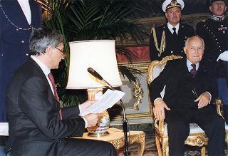 Guido Columba, presidente dell'Unione nazionale cronisti italiani, i vincitori e gli organizzatori del Premio Cronista 1997