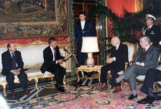 Guido Columba, presidente dell'Unione nazionale cronisti italiani, i vincitori e gli organizzatori del Premio Cronista 1997
