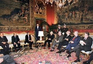 Guido Columba, presidente dell'Unione nazionale cronisti italiani, i vincitori e gli organizzatori del Premio Cronista 1997