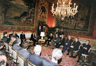 Guido Columba, presidente dell'Unione nazionale cronisti italiani, i vincitori e gli organizzatori del Premio Cronista 1997