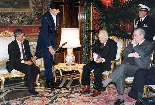 Guido Columba, presidente dell'Unione nazionale cronisti italiani, i vincitori e gli organizzatori del Premio Cronista 1997