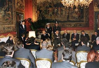 Guido Columba, presidente dell'Unione nazionale cronisti italiani, i vincitori e gli organizzatori del Premio Cronista 1997