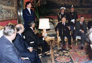 Guido Columba, presidente dell'Unione nazionale cronisti italiani, i vincitori e gli organizzatori del Premio Cronista 1997