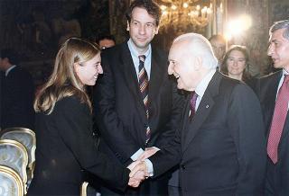Guido Columba, presidente dell'Unione nazionale cronisti italiani, i vincitori e gli organizzatori del Premio Cronista 1997