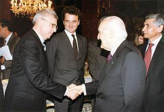 Guido Columba, presidente dell'Unione nazionale cronisti italiani, i vincitori e gli organizzatori del Premio Cronista 1997