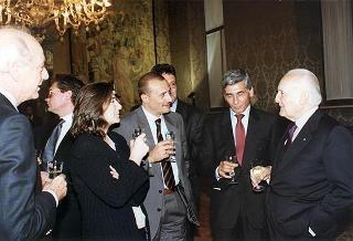Guido Columba, presidente dell'Unione nazionale cronisti italiani, i vincitori e gli organizzatori del Premio Cronista 1997