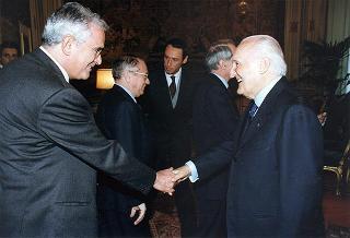 On. prof. Giuliano Amato, presidente dell'Autorità garante della concorrenza e del mercato, con i componenti l'Organo collegiale: visita di congedo