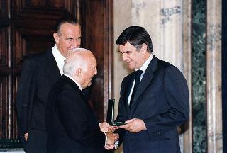 Cerimonia di consegna delle insegne di Cavaliere dell'Ordine "Al Merito del Lavoro" ai Cavalieri del Lavoro nominati il 2 giugno 1997