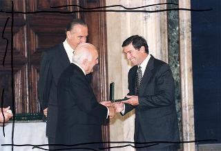 Cerimonia di consegna delle insegne di Cavaliere dell'Ordine "Al Merito del Lavoro" ai Cavalieri del Lavoro nominati il 2 giugno 1997