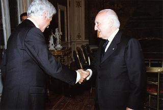 Prof. Umberto Bertini, presidente dell'Accademia italiana di economia aziendale, con il Consiglio direttivo dell'AIDEA