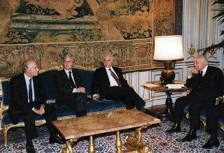 Prof. Umberto Bertini, presidente dell'Accademia italiana di economia aziendale, con il Consiglio direttivo dell'AIDEA