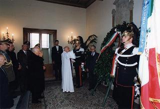 Deposizione di una corona d'alloro sulla lapide dei Caduti del Quirinale, in occasione del Giorno dell'Unità nazionale