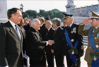 Roma, Piazza Venezia: deposizione di una corona d'alloro all'Altare della Patria, in occasione del Giorno dell'Unità nazionale