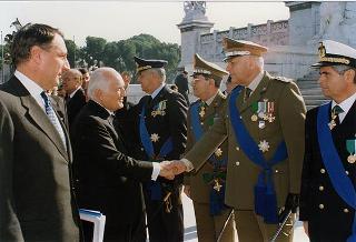 Roma, Piazza Venezia: deposizione di una corona d'alloro all'Altare della Patria, in occasione del Giorno dell'Unità nazionale