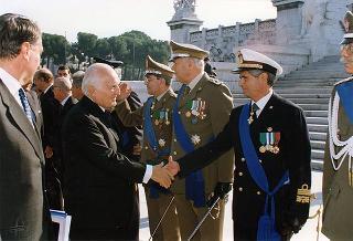 Roma, Piazza Venezia: deposizione di una corona d'alloro all'Altare della Patria, in occasione del Giorno dell'Unità nazionale