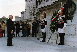 Roma, Piazza Venezia: deposizione di una corona d'alloro all'Altare della Patria, in occasione del Giorno dell'Unità nazionale
