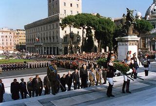 Roma, Piazza Venezia: deposizione di una corona d'alloro all'Altare della Patria, in occasione del Giorno dell'Unità nazionale