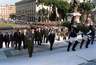 Roma, Piazza Venezia: deposizione di una corona d'alloro all'Altare della Patria, in occasione del Giorno dell'Unità nazionale