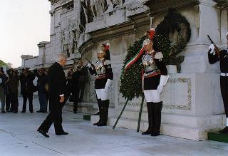 Roma, Piazza Venezia: deposizione di una corona d'alloro all'Altare della Patria, in occasione del Giorno dell'Unità nazionale