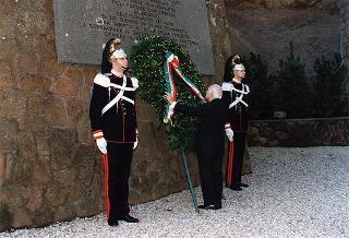 Roma, Mausoleo Ardeatino: deposizione di una corona d'alloro, in occasione del Giorno dell'Unità nazionale