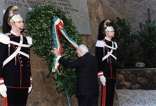Roma, Mausoleo Ardeatino: deposizione di una corona d'alloro, in occasione del Giorno dell'Unità nazionale