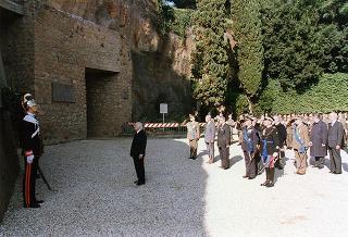 Roma, Mausoleo Ardeatino: deposizione di una corona d'alloro, in occasione del Giorno dell'Unità nazionale