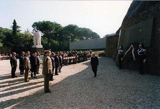 Roma, Mausoleo Ardeatino: deposizione di una corona d'alloro, in occasione del Giorno dell'Unità nazionale