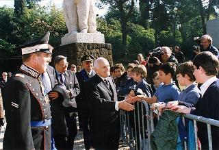 Roma, Mausoleo Ardeatino: deposizione di una corona d'alloro, in occasione del Giorno dell'Unità nazionale