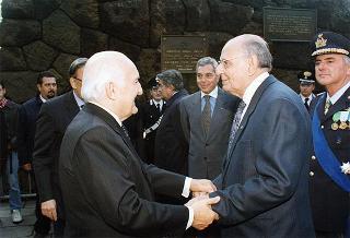 Roma, Mausoleo Ardeatino: deposizione di una corona d'alloro, in occasione del Giorno dell'Unità nazionale