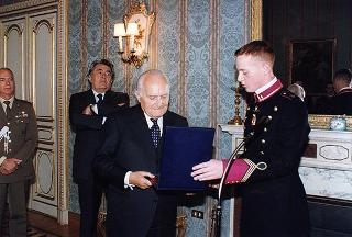 Delegazione di ufficiali ed allievi dell'Accademia Militare di Modena, in servizio di guardia d'onore al Palazzo del Quirinale