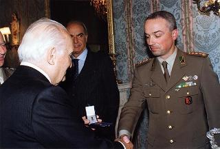 Delegazione di ufficiali ed allievi dell'Accademia Militare di Modena, in servizio di guardia d'onore al Palazzo del Quirinale