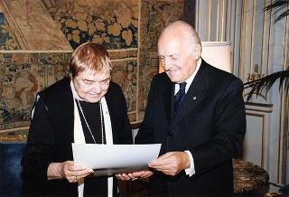Fernanda Pivano, per il conferimento delle insegne dell'Onorificenza di Cavaliere di Gran Croce dell'Ordine al Merito della Repubblica Italiana