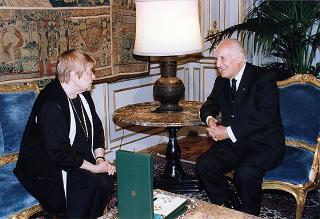 Fernanda Pivano, per il conferimento delle insegne dell'Onorificenza di Cavaliere di Gran Croce dell'Ordine al Merito della Repubblica Italiana
