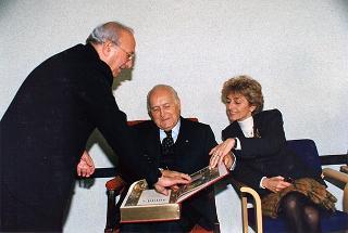Milano: intervento del Presidente della Repubblica alla cerimonia di premiazione del III Concorso letterario promosso da "Famiglia Cristiana"