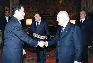 Pierre Lescure, presidente di "Canal +", con alcuni esponenti della Rete televisiva francese