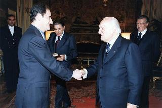 Pierre Lescure, presidente di "Canal +", con alcuni esponenti della Rete televisiva francese