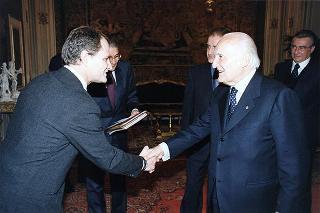 Pierre Lescure, presidente di "Canal +", con alcuni esponenti della Rete televisiva francese