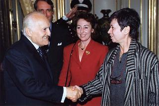 Prof.ssa Patrizia Carboni, referente regionale per il Lazio di "Libera. Associazioni, nomi e numeri contro le mafie", con Fiorella Farinelli, assessore alle politiche educative del Comune di Roma, ed i partecipanti al Corso di aggiornamento "Educare alla legalità democratica", promosso dall'Associazione