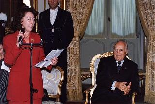 Prof.ssa Patrizia Carboni, referente regionale per il Lazio di "Libera. Associazioni, nomi e numeri contro le mafie", con Fiorella Farinelli, assessore alle politiche educative del Comune di Roma, ed i partecipanti al Corso di aggiornamento "Educare alla legalità democratica", promosso dall'Associazione