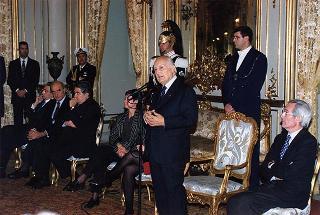 Prof.ssa Patrizia Carboni, referente regionale per il Lazio di "Libera. Associazioni, nomi e numeri contro le mafie", con Fiorella Farinelli, assessore alle politiche educative del Comune di Roma, ed i partecipanti al Corso di aggiornamento "Educare alla legalità democratica", promosso dall'Associazione