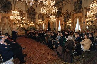 Prof.ssa Patrizia Carboni, referente regionale per il Lazio di "Libera. Associazioni, nomi e numeri contro le mafie", con Fiorella Farinelli, assessore alle politiche educative del Comune di Roma, ed i partecipanti al Corso di aggiornamento "Educare alla legalità democratica", promosso dall'Associazione