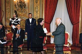 Renata Speranza, presidente dell'Associazione degli ex allievi e amici dei "Giuseppini del Murialdo", con una delegazione