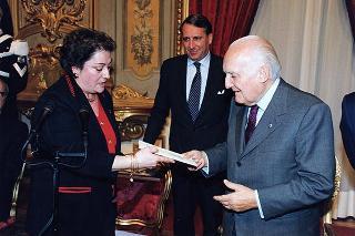 Renata Speranza, presidente dell'Associazione degli ex allievi e amici dei "Giuseppini del Murialdo", con una delegazione