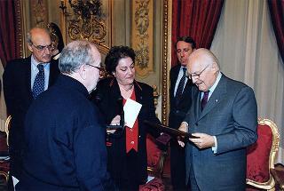 Renata Speranza, presidente dell'Associazione degli ex allievi e amici dei "Giuseppini del Murialdo", con una delegazione