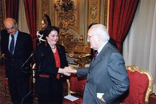 Renata Speranza, presidente dell'Associazione degli ex allievi e amici dei "Giuseppini del Murialdo", con una delegazione