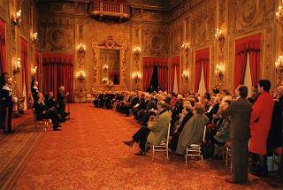 Renata Speranza, presidente dell'Associazione degli ex allievi e amici dei "Giuseppini del Murialdo", con una delegazione