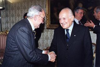Prof. Guglielmo Negri, direttore della Scuola superiore della pubblica amministrazione, ed i partecipanti al II Programma Euromanagers