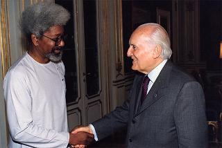 Prof. Wole Soyinka, Premio Nobel per la letteratura, e sen. Stefano Boco, vice presidente della Commissione Affari esteri ed emigrazione del Senato
