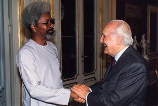 Prof. Wole Soyinka, Premio Nobel per la letteratura, e sen. Stefano Boco, vice presidente della Commissione Affari esteri ed emigrazione del Senato