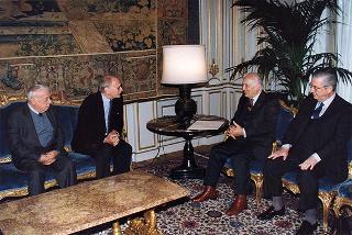 Prof. Giorgio Ciucci, segretario generale dell'Accademia Nazionale di S. Luca, con alcuni esponenti dell'Accademia, e prof. Achille Perilli, vincitore del "Premio Presidente della Repubblica 1997"